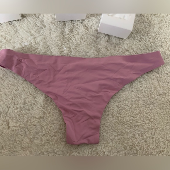 MAI Essentials Classic Bottom Bundle - Picture 8 of 11